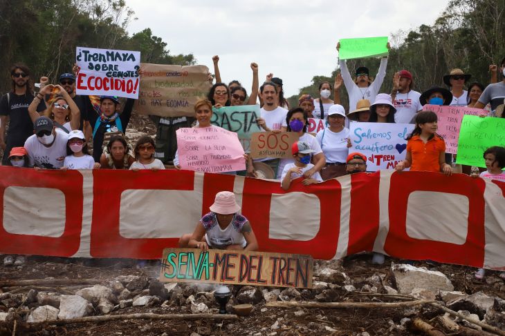 Protestan ambientalistas contra trabajos del Tren Maya en Solidaridad